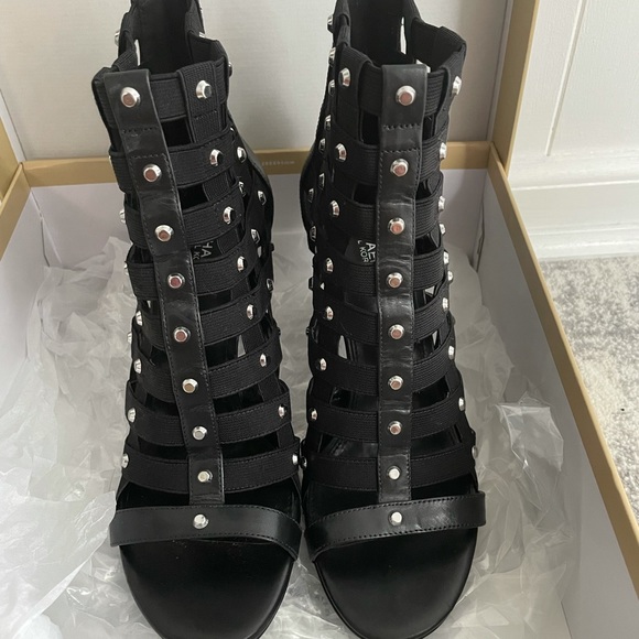 MICHAEL KORS- Sherry open toe black leather heels. Size 9 - Picture 3 of 8